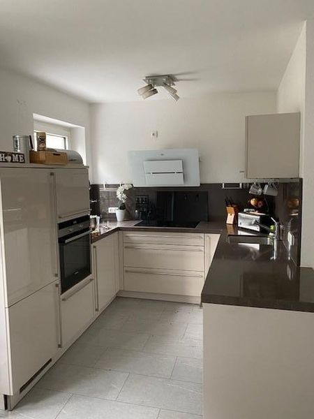 renovierte Wohnung mit Balkon und Blick ins Grüne